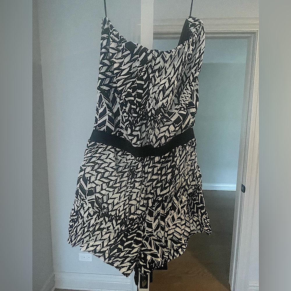 Gorgeous black/white romper
